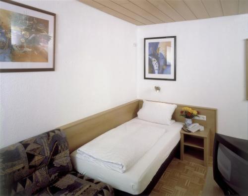 Frankischer Landgasthof Hotel Uettingen Kamer foto